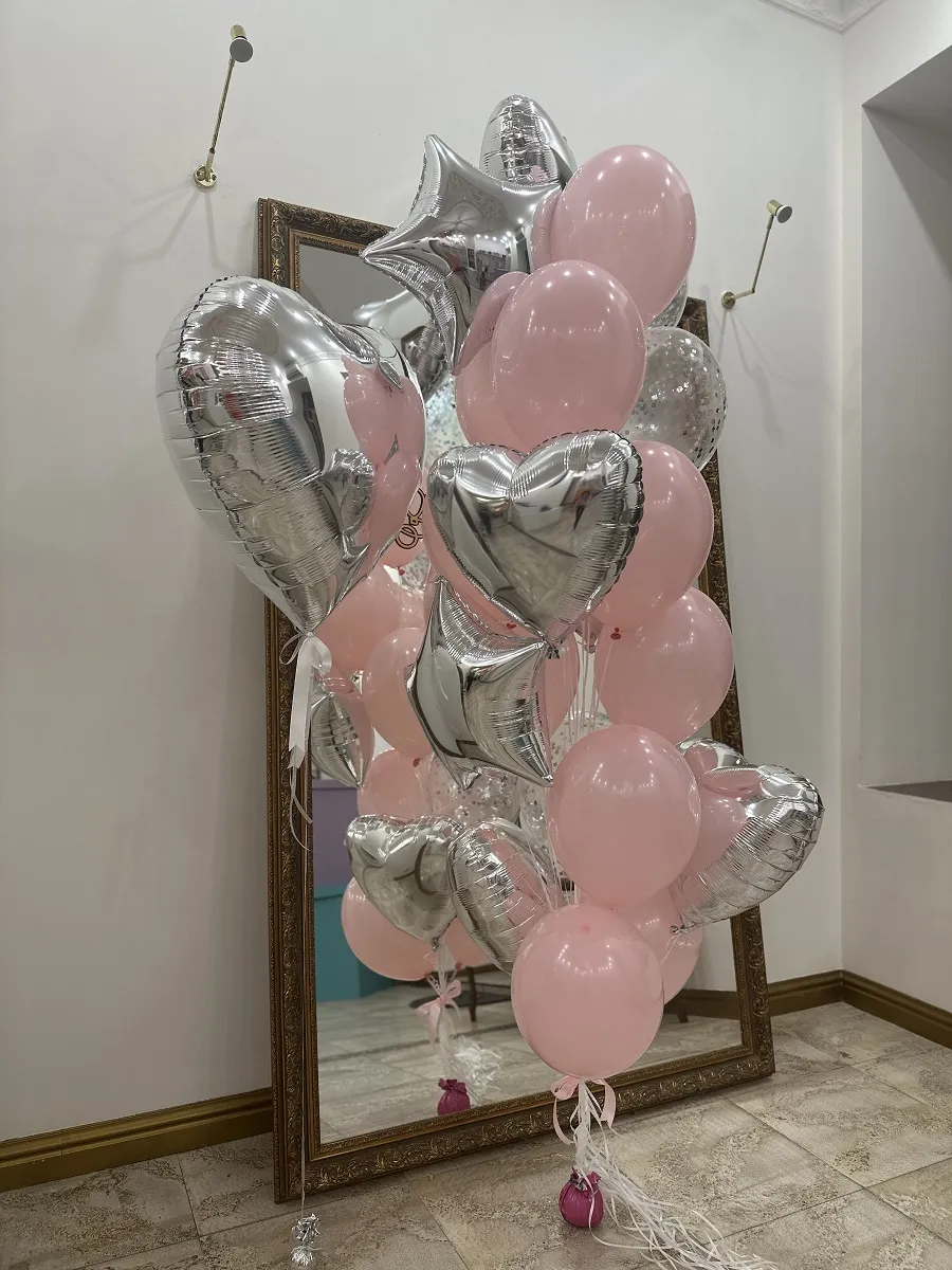 Большое серебряное сердце с розовыми шарами