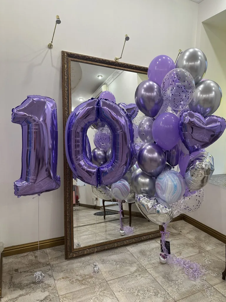 Бузкові цифри 10 зі сріблом