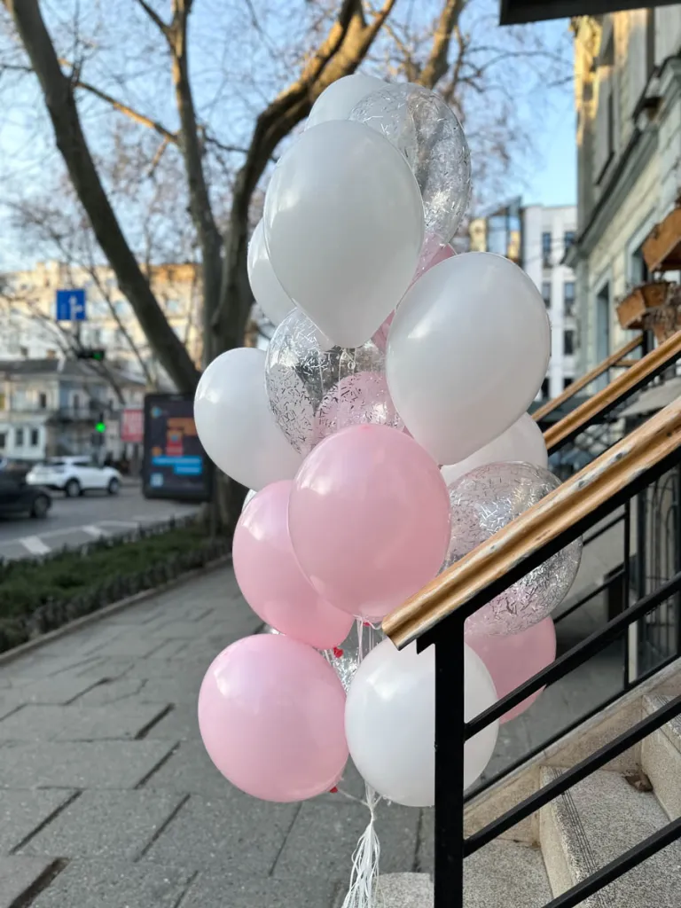 Бело-розовый фонтан с серебром