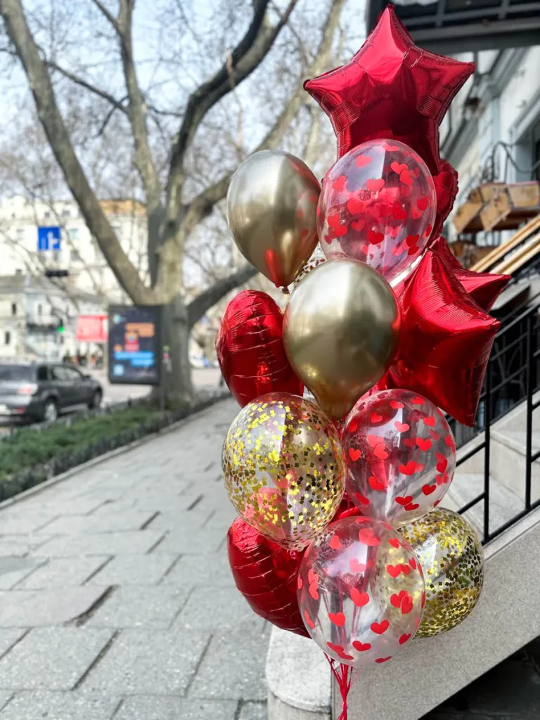 Красно-золотые сердца и звёзды
