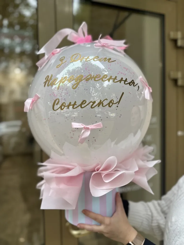 Баблс с розовыми бантиками и перьями