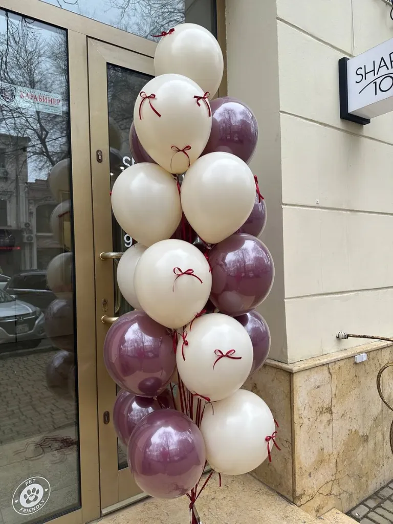 Бордово-молочний фонтан з бантиками